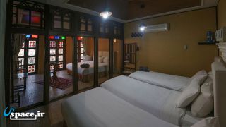 نمای داخلی اتاق 5 تخته هتل سنتی نیایش - شیراز